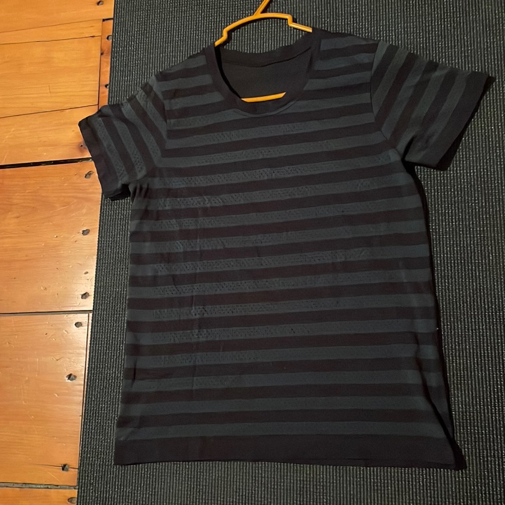 Lululemon Swiftly Breathe Short Sleeve